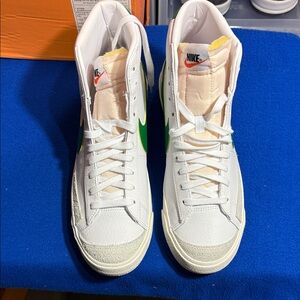 Nike blazer mid ‘77 White and Green High-Top Sneakers